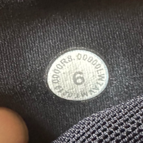 $78 Lululemon Floral Speed Up Shorts - Picture 6 of 6